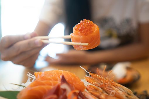 sashimi trứng cá